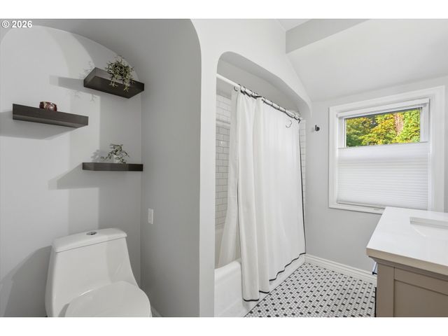 7531 Se REED COLLEGE Pl, Portland, OR 97202