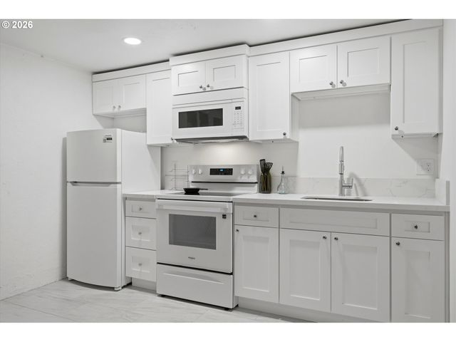7531 Se REED COLLEGE Pl, Portland, OR 97202