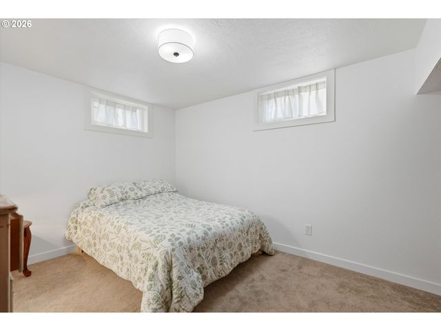 7531 Se REED COLLEGE Pl, Portland, OR 97202