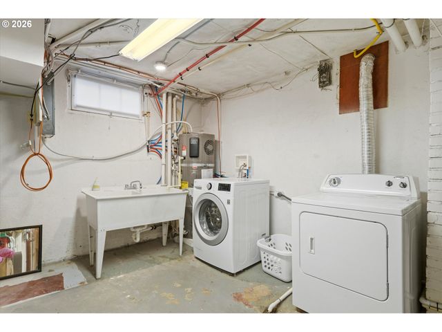 7531 Se REED COLLEGE Pl, Portland, OR 97202