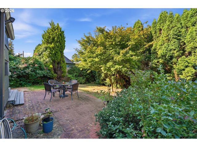 7531 Se REED COLLEGE Pl, Portland, OR 97202