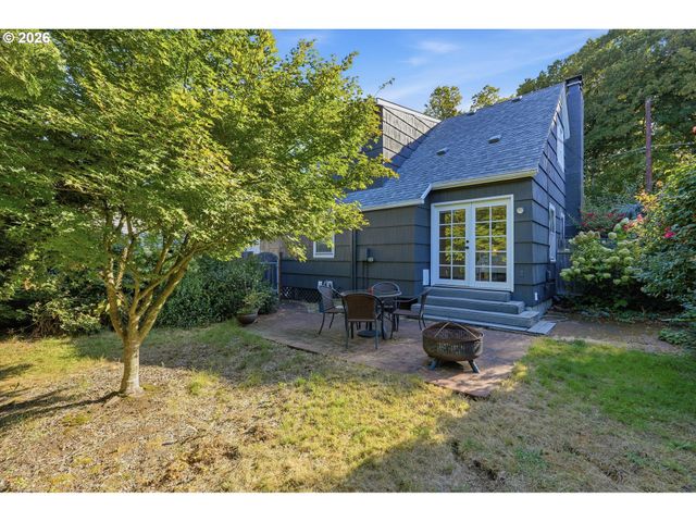 7531 Se REED COLLEGE Pl, Portland, OR 97202