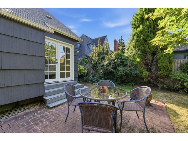 7531 Se REED COLLEGE Pl, Portland, OR 97202