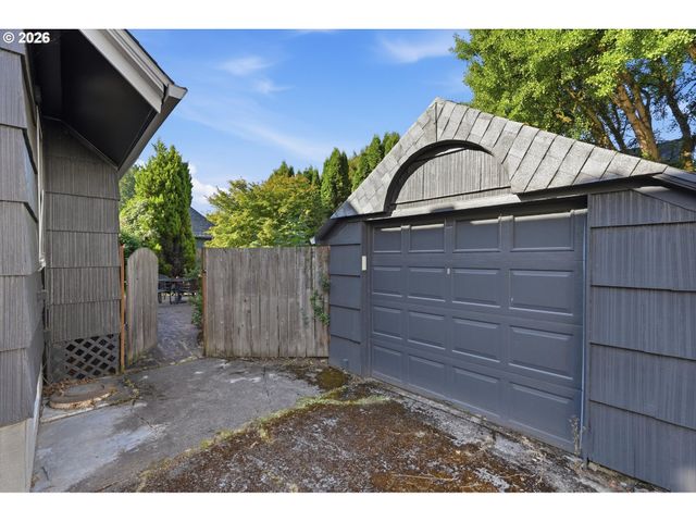 7531 Se REED COLLEGE Pl, Portland, OR 97202