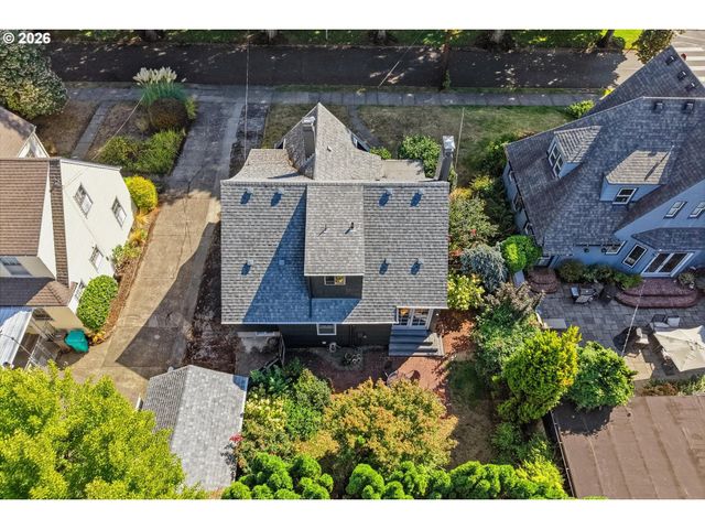 7531 Se REED COLLEGE Pl, Portland, OR 97202