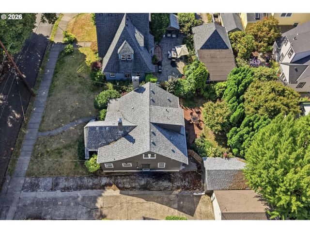 7531 Se REED COLLEGE Pl, Portland, OR 97202