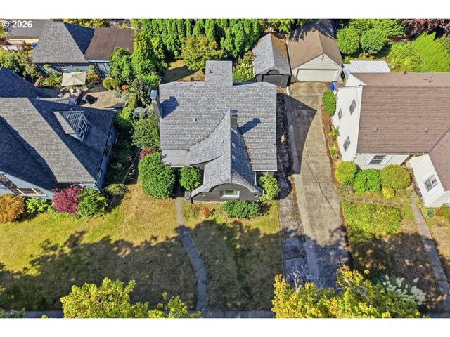 7531 Se REED COLLEGE Pl, Portland, OR 97202