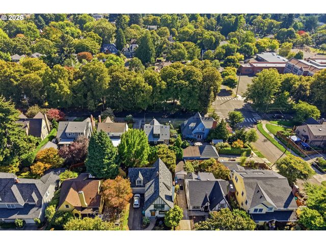 7531 Se REED COLLEGE Pl, Portland, OR 97202