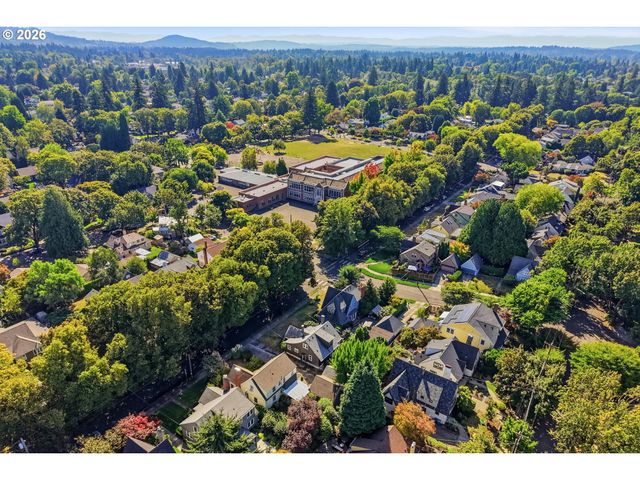 7531 Se REED COLLEGE Pl, Portland, OR 97202
