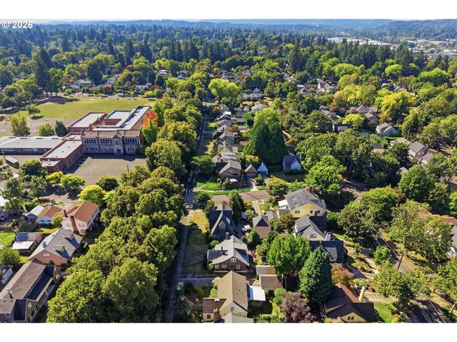 7531 Se REED COLLEGE Pl, Portland, OR 97202