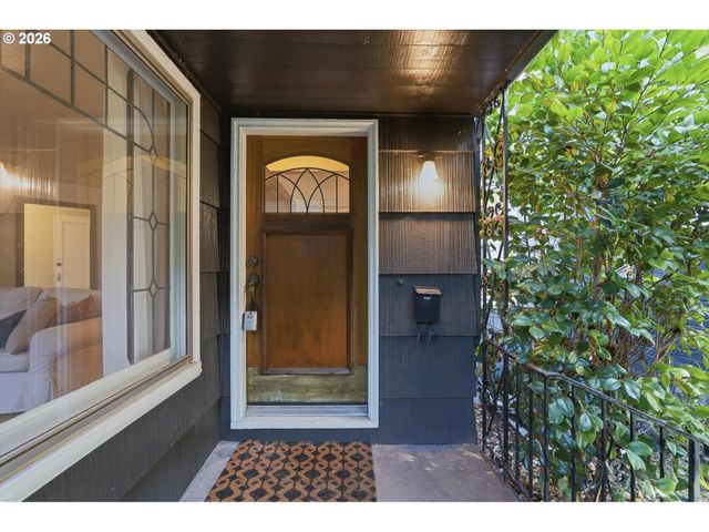 7531 Se REED COLLEGE Pl, Portland, OR 97202