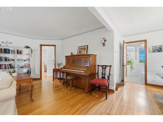 7531 Se REED COLLEGE Pl, Portland, OR 97202