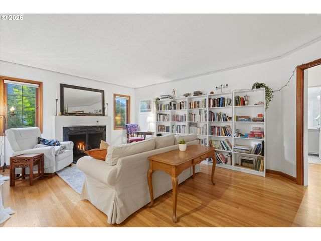 7531 Se REED COLLEGE Pl, Portland, OR 97202