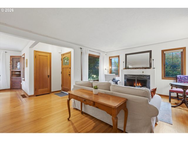 7531 Se REED COLLEGE Pl, Portland, OR 97202