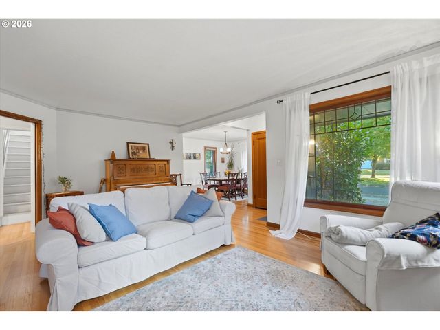 7531 Se REED COLLEGE Pl, Portland, OR 97202