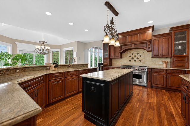 39W835 Goldenrod Drive, St. Charles, IL 60175