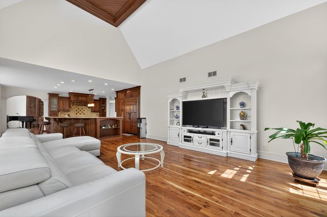 39W835 Goldenrod Drive, St. Charles, IL 60175