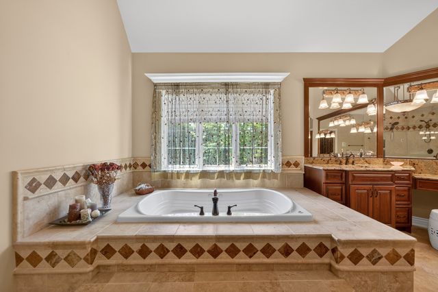 39W835 Goldenrod Drive, St. Charles, IL 60175