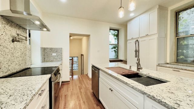 6128 S Kenwood Avenue, Chicago, IL 60637