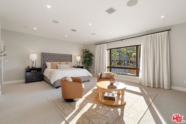 3840 Carmona Avenue, Los Angeles, CA 90008