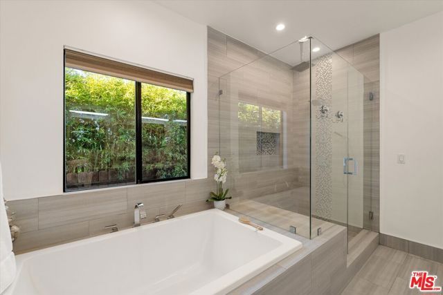 3840 Carmona Avenue, Los Angeles, CA 90008