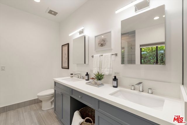 3840 Carmona Avenue, Los Angeles, CA 90008