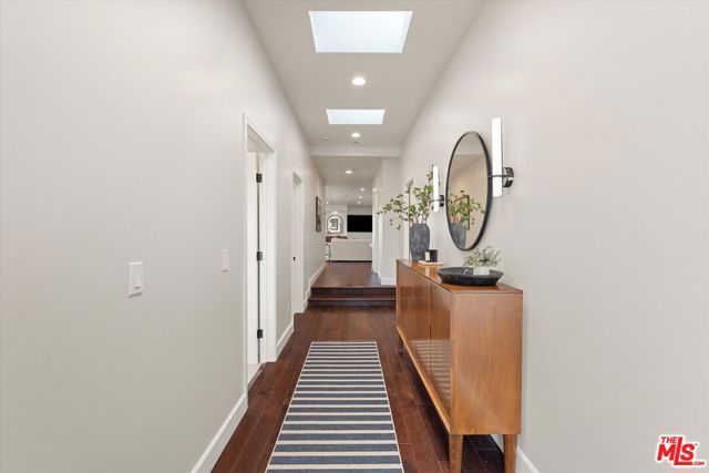 3840 Carmona Avenue, Los Angeles, CA 90008