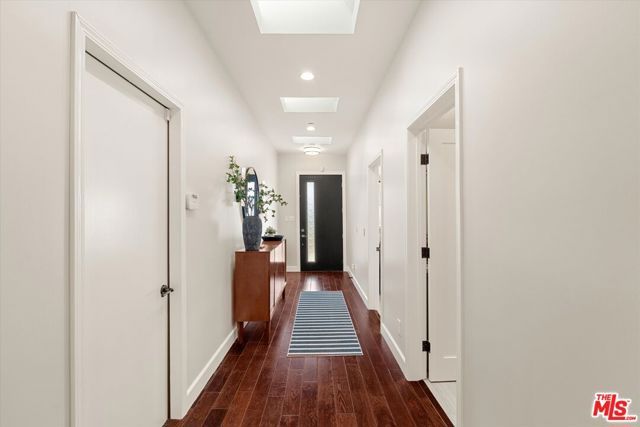 3840 Carmona Avenue, Los Angeles, CA 90008