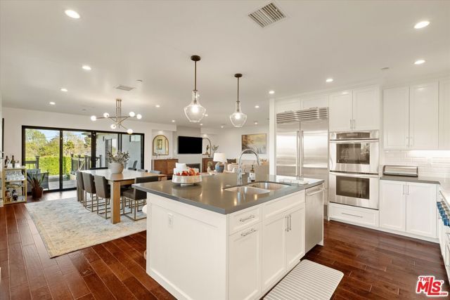 3840 Carmona Avenue, Los Angeles, CA 90008