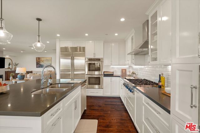 3840 Carmona Avenue, Los Angeles, CA 90008