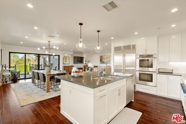 3840 Carmona Avenue, Los Angeles, CA 90008