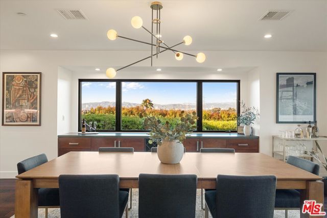 3840 Carmona Avenue, Los Angeles, CA 90008