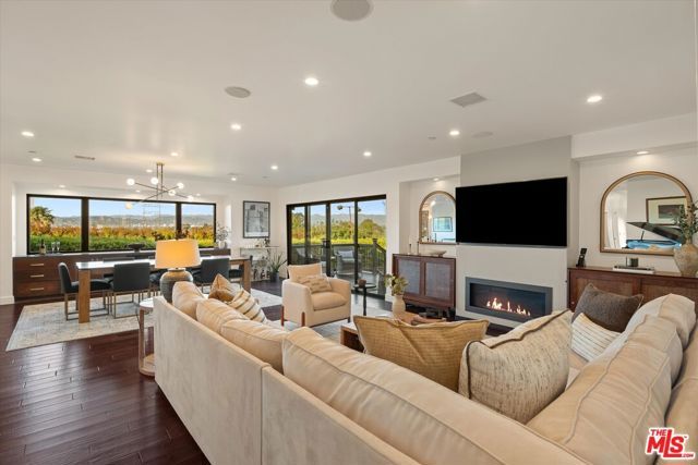 3840 Carmona Avenue, Los Angeles, CA 90008