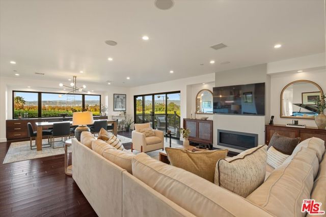 3840 Carmona Avenue, Los Angeles, CA 90008