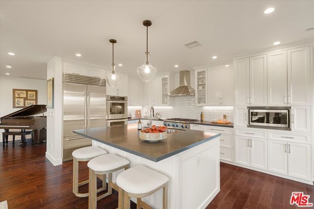 3840 Carmona Avenue, Los Angeles, CA 90008