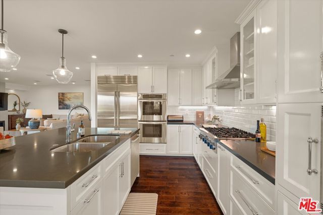 3840 Carmona Avenue, Los Angeles, CA 90008