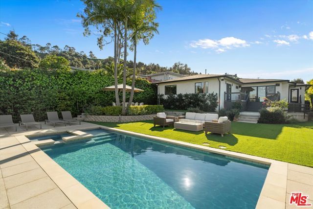 3840 Carmona Avenue, Los Angeles, CA 90008