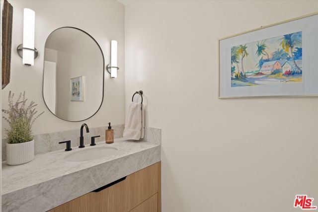 3840 Carmona Avenue, Los Angeles, CA 90008