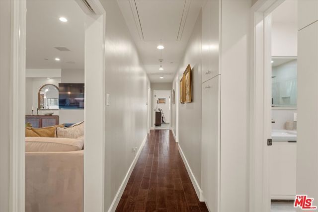 3840 Carmona Avenue, Los Angeles, CA 90008