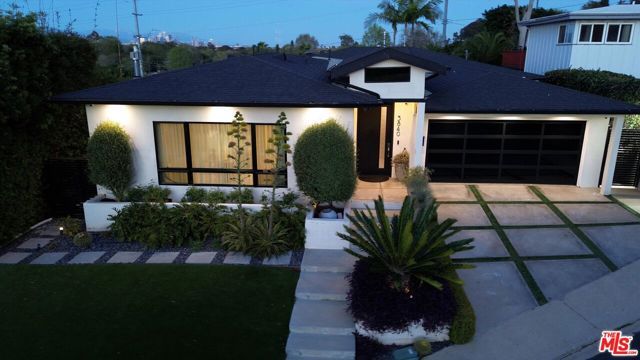 3840 Carmona Avenue, Los Angeles, CA 90008