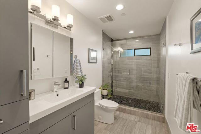 3840 Carmona Avenue, Los Angeles, CA 90008