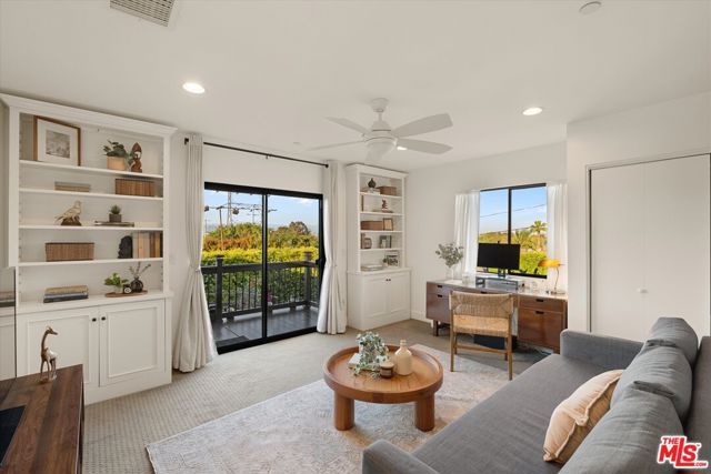 3840 Carmona Avenue, Los Angeles, CA 90008