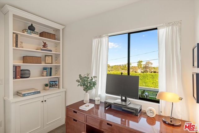 3840 Carmona Avenue, Los Angeles, CA 90008