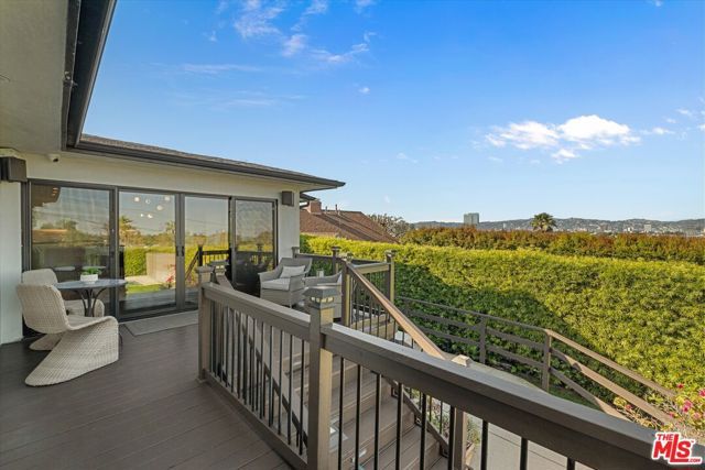 3840 Carmona Avenue, Los Angeles, CA 90008