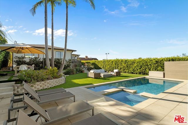 3840 Carmona Avenue, Los Angeles, CA 90008