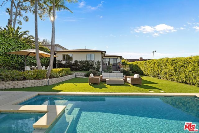 3840 Carmona Avenue, Los Angeles, CA 90008