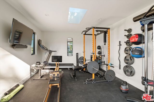 3840 Carmona Avenue, Los Angeles, CA 90008