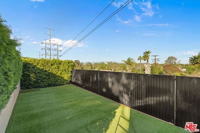 3840 Carmona Avenue, Los Angeles, CA 90008