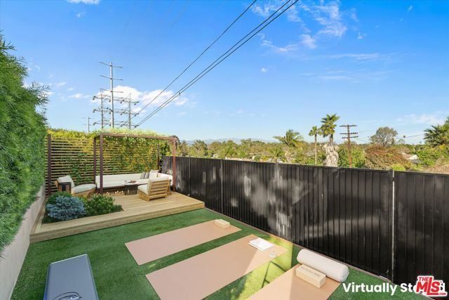 3840 Carmona Avenue, Los Angeles, CA 90008