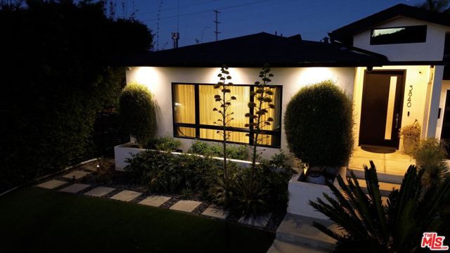 3840 Carmona Avenue, Los Angeles, CA 90008